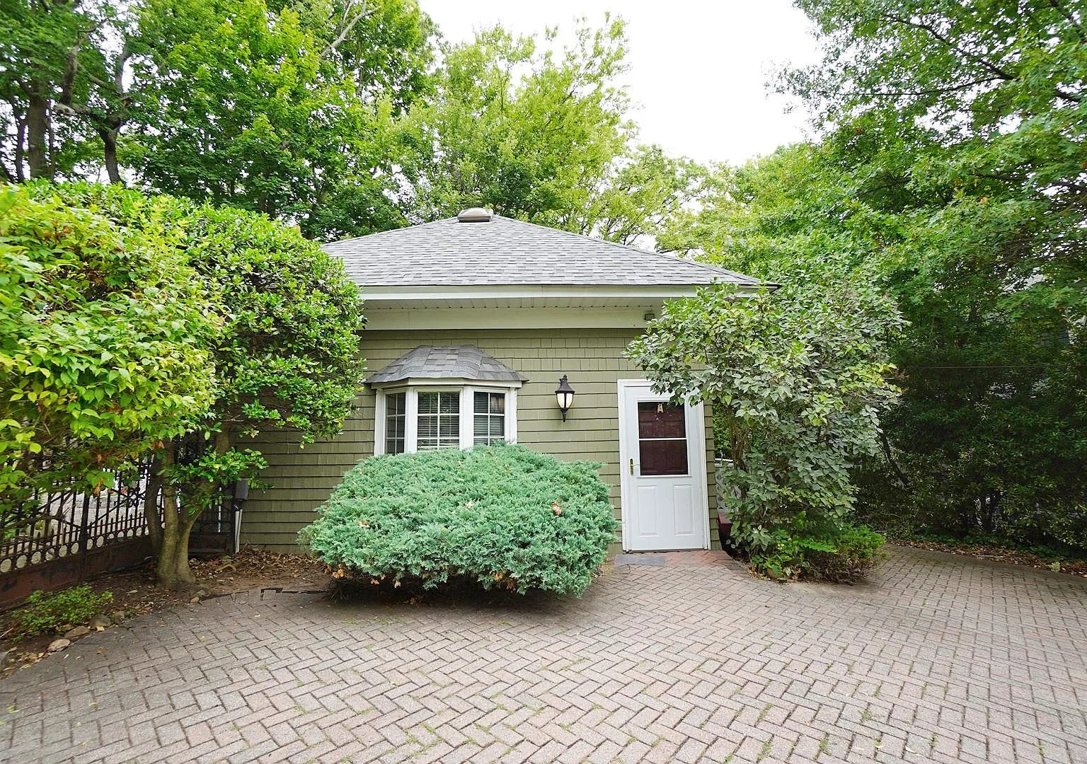W Fingerboard Rd, Staten Island — Photo 2