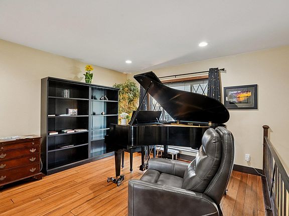 4th image of 3521 Cedar Ct