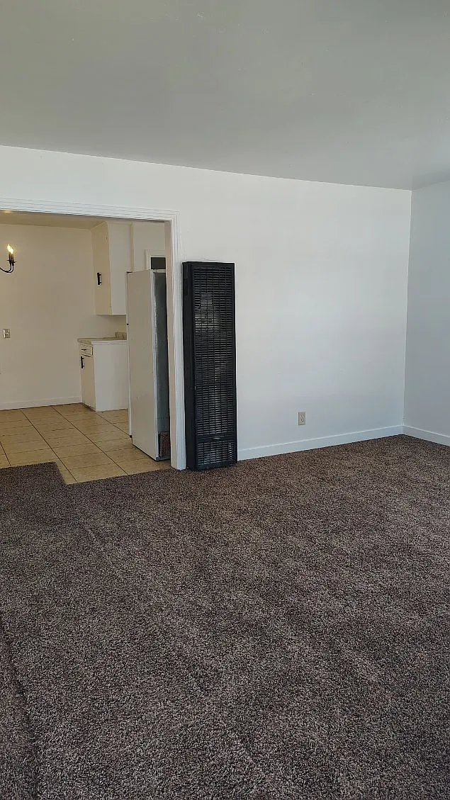 Building Photo - 322 E 4th St #322