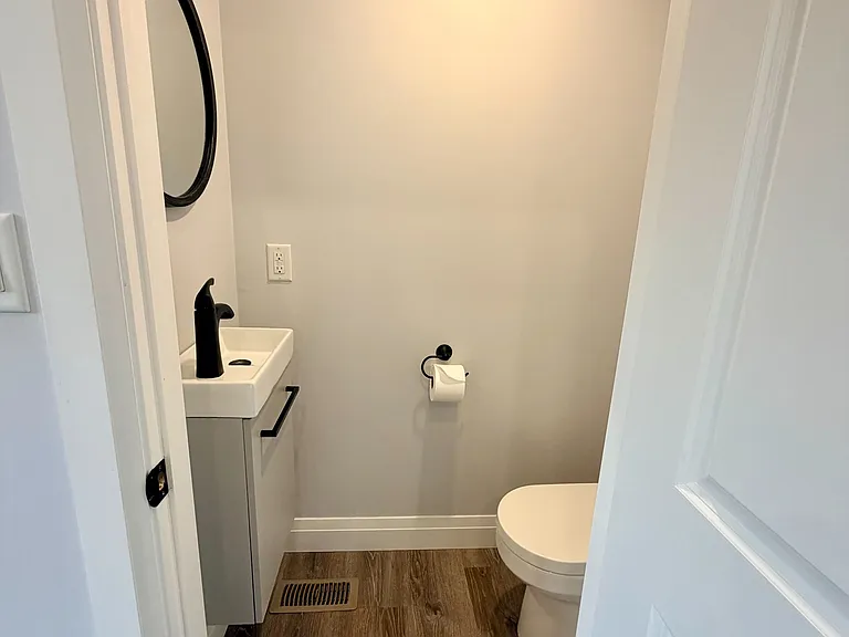218 2nd Ave E — Photo 5