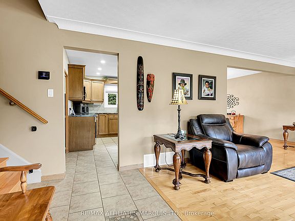 5th image of 11 Ault Dr