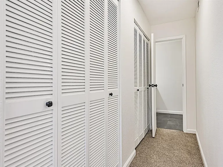 425 E Castle Harbour Dr — Photo 16