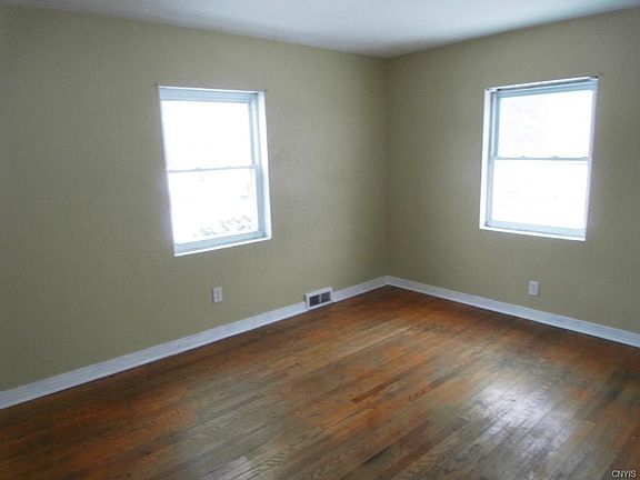 5th image of 300 Northwood Dr