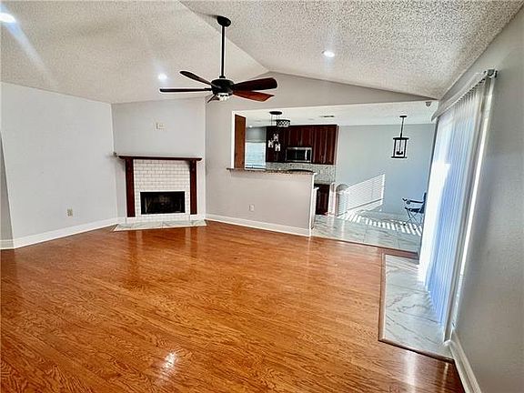 3rd image of 464 Longwood Dr