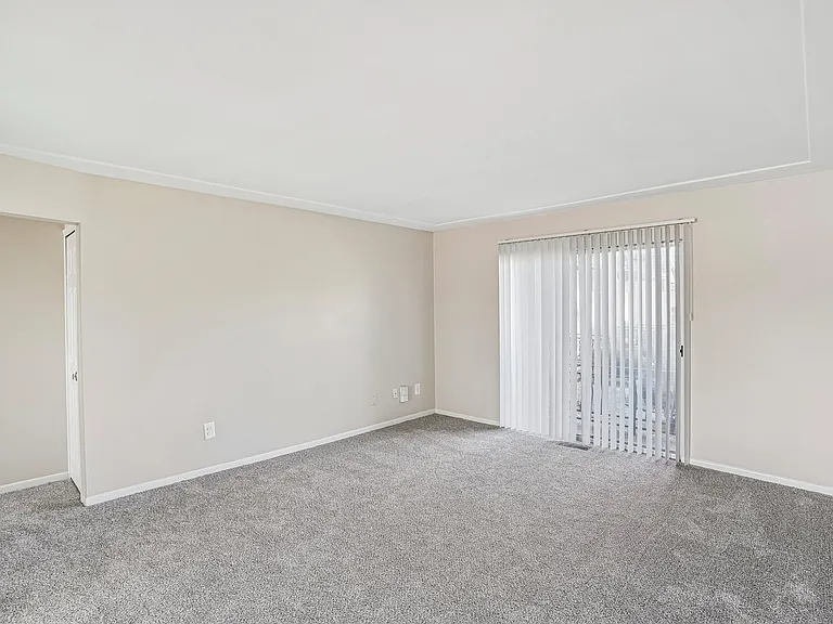 Rivercrest Apartments — Photo 116