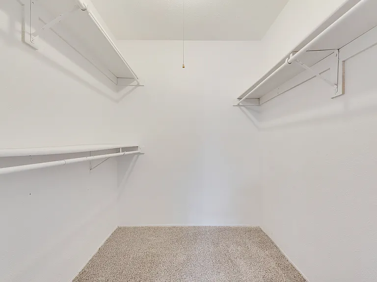 409 Forestwood Dr — Photo 10