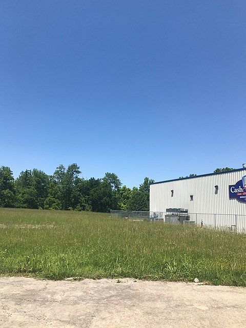2nd image of 693 S Willow Ave