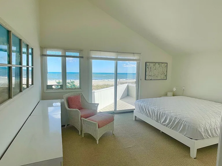 643 Dune Rd — Photo 11