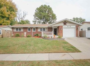 919 12th St, Silvis, IL 61282