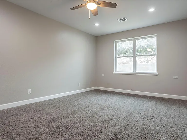 2718 Leslie Ln — Photo 17