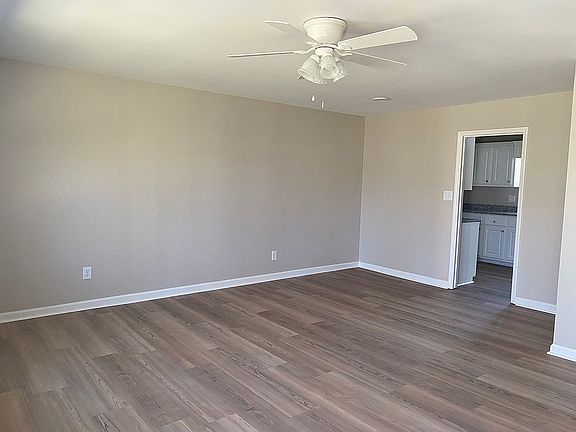 5th image of 807 Williamsburg Ct