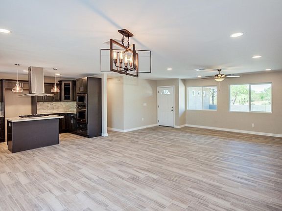 5th image of 151 W Meadowbrook Dr