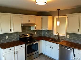 2nd image of 7 Heritage Ln