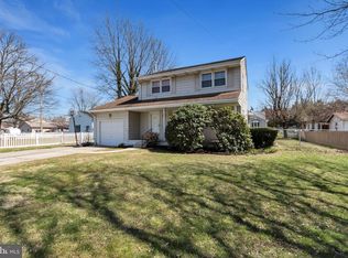 14 Sunset Dr, Pennsville, NJ 08070