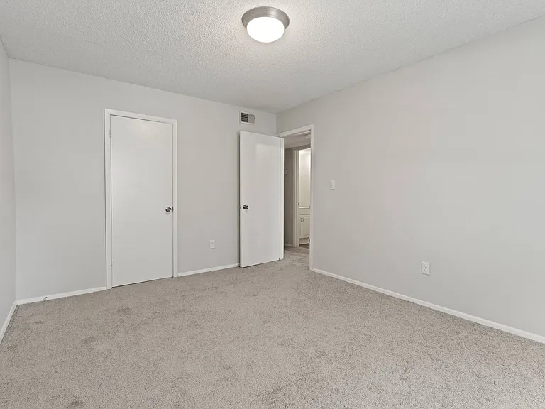Hickory Ridge Apartments — Photo 33