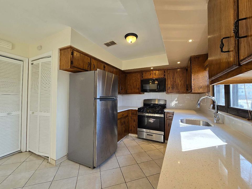 1st image of 569 Buchanan Ave