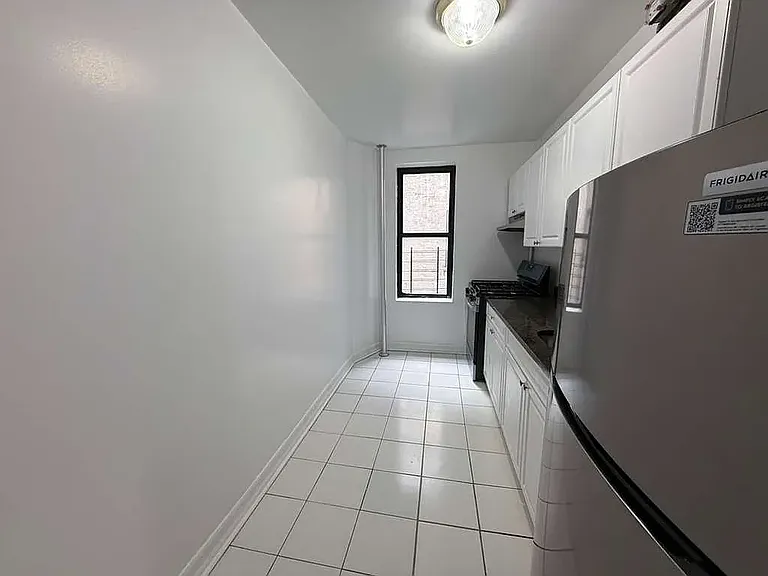1543 Townsend Ave #4B — Photo 4
