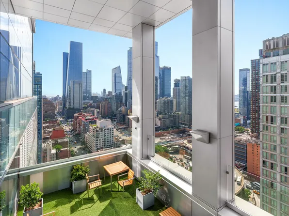 350 West 42nd Street image 9 of 13