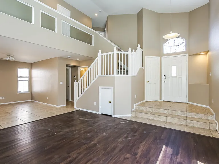 2317 Homeland St — Photo 6