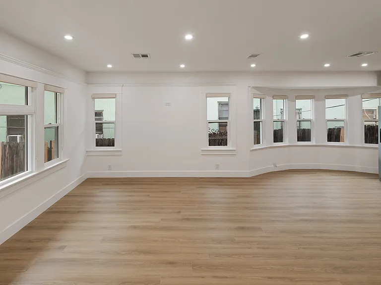 5729 Carlton Way #3/4 — Photo 4