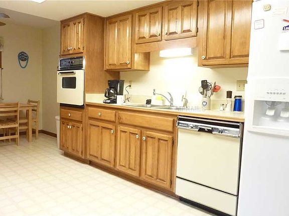 3rd image of 1189 Feather Dr