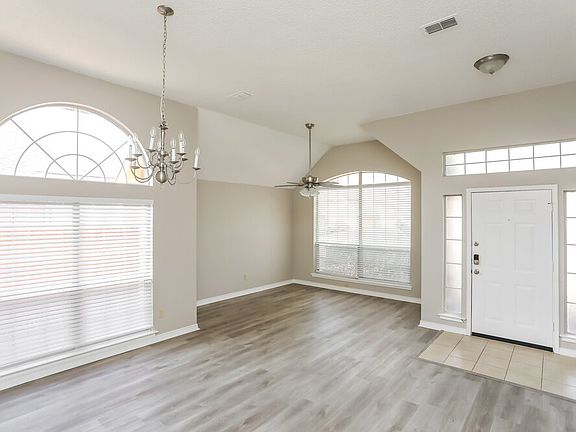 3rd image of 4140 Norway Ln