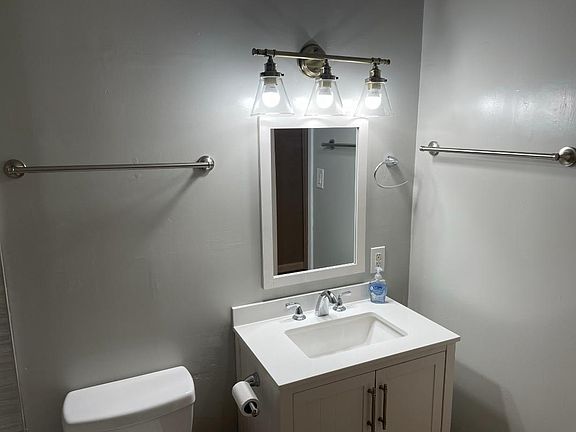 5th image of 221 Togo St