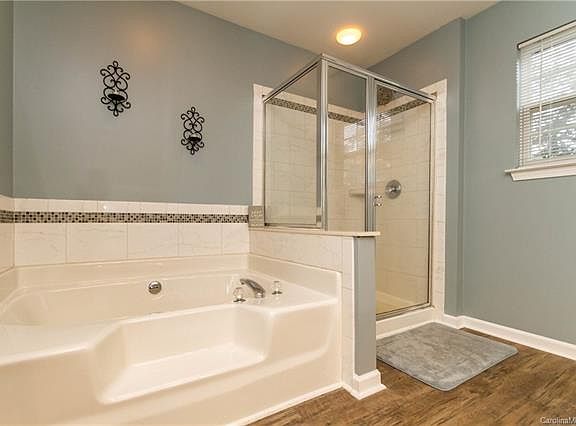 4th image of 810 Bitter Brook Ct
