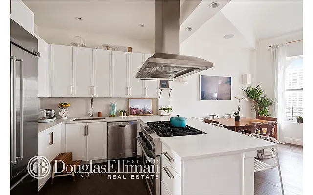 Rented by Douglas Elliman | media 38