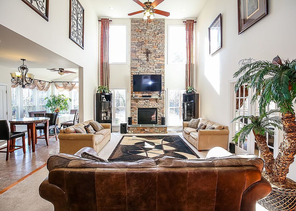 1st image of 1214 Colonial Park Dr