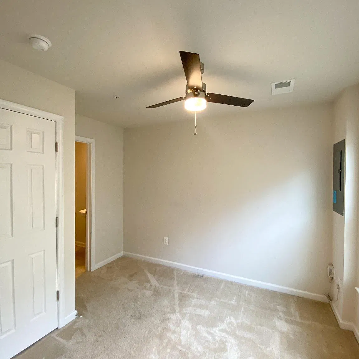 3 bed, 3.5 bath, 1280 sqft, $2,900 — Photo 4