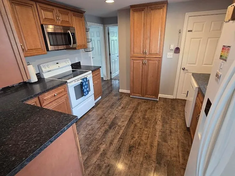 417 Simpson Ave — Photo 3