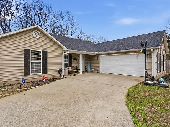 3rd image of 42 Moore Rd