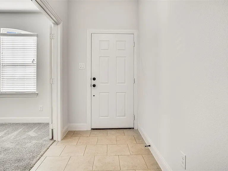 204 Flower Ridge Dr — Photo 2