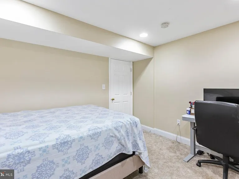 10103 Cotter Ct — Photo 32