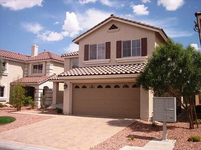 4 bed, 3.5 bath, 2459 sqft, $2,495 — Photo 3