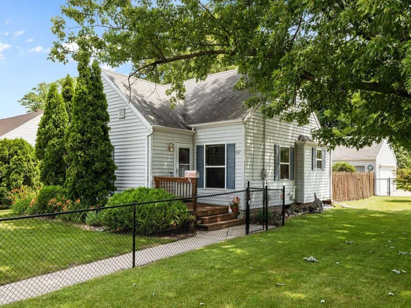 882 Higgins Ave, Neenah, WI 54956