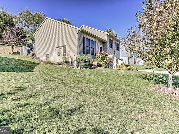2nd image of 208 Crown Ct