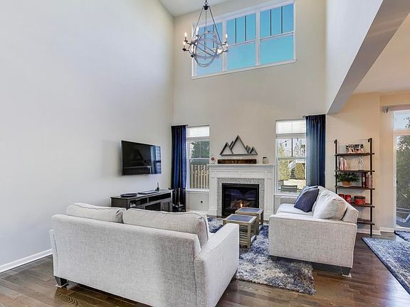 5th image of 3223 Heritage Ln