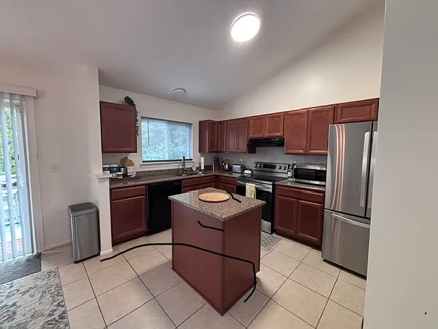890 Hunt Club Dr — Photo 7