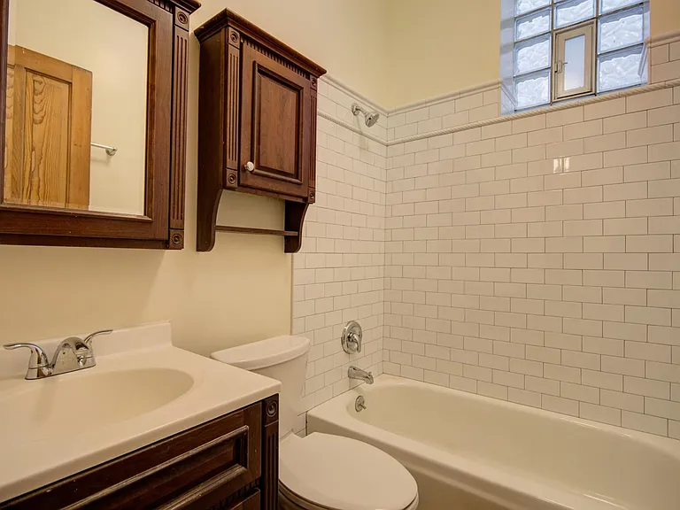 1433 N Wells St #2R — Photo 8