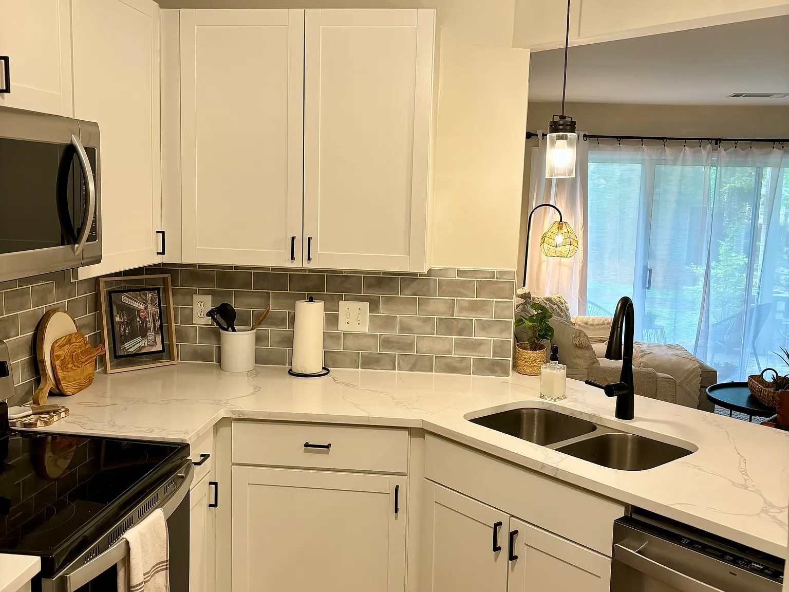 2 bed, 976 sqft, $1,995 — Photo 2
