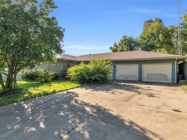 305 W 9th St, Carrollton, MO 64633