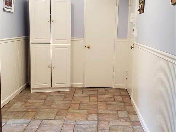 5th image of 2 Bryant Cres APT 1C