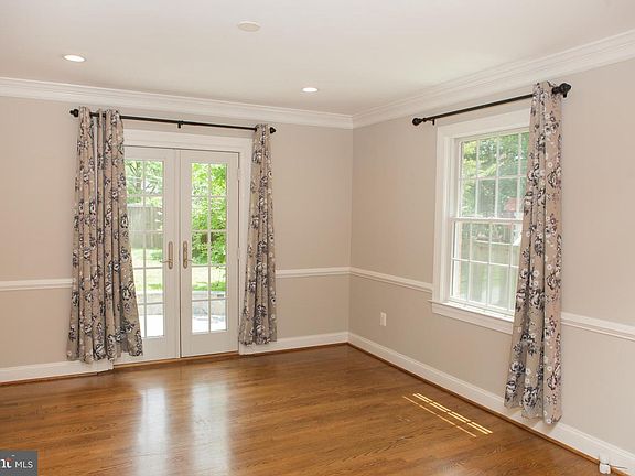 4th image of 8417 Crown Pl