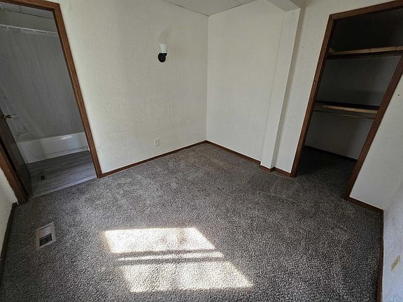 4th image of 1007-09 Iowa St