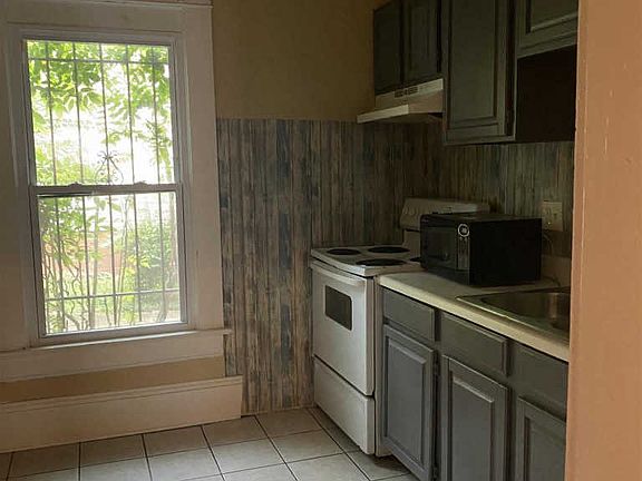 5th image of 716 Church St NW