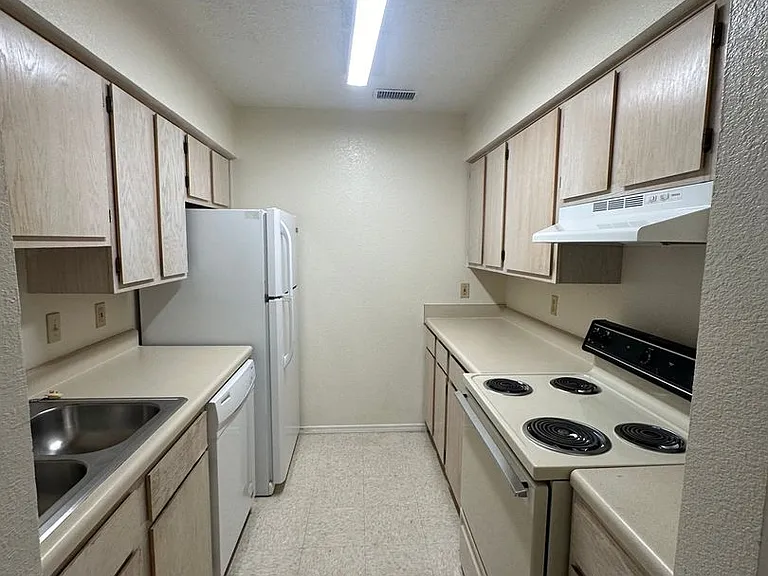Echols 1500 - Sedona Apartments — Photo 6