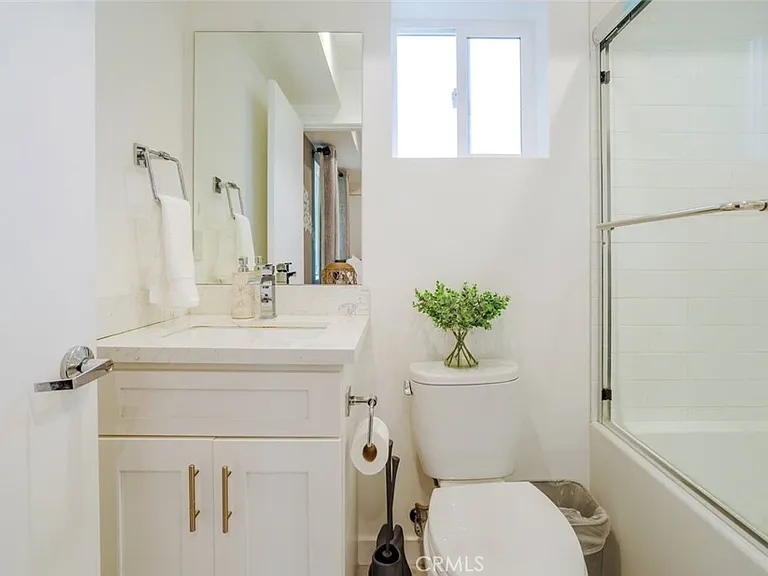 10916 Hesby St — Photo 35