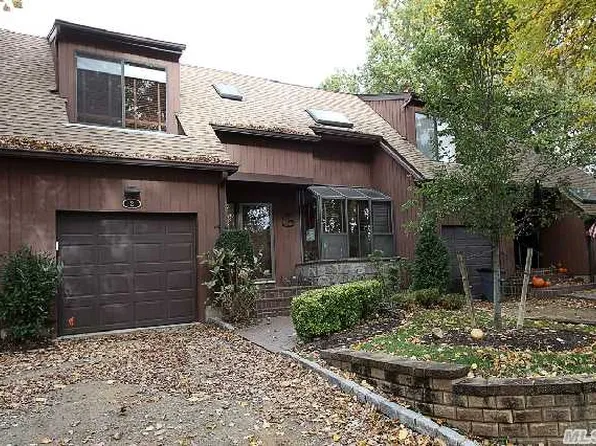 2 Pony Cir, Roslyn Heights, NY 11577